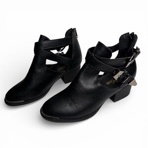 Club Couture Women’s Black Buckles Ankle Boot size 7
